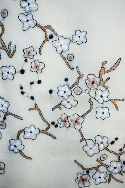 Blossoms and branches – hand-woven and hand-embroidered scarf