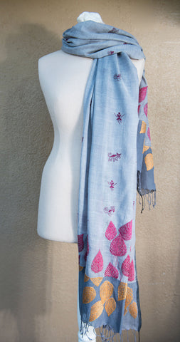 Fallen leaves – hand-woven and hand-embroidered scarf