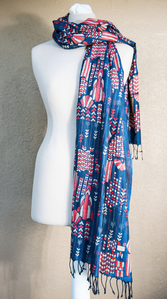 Art Deco – hand-woven and hand-embroidered scarf